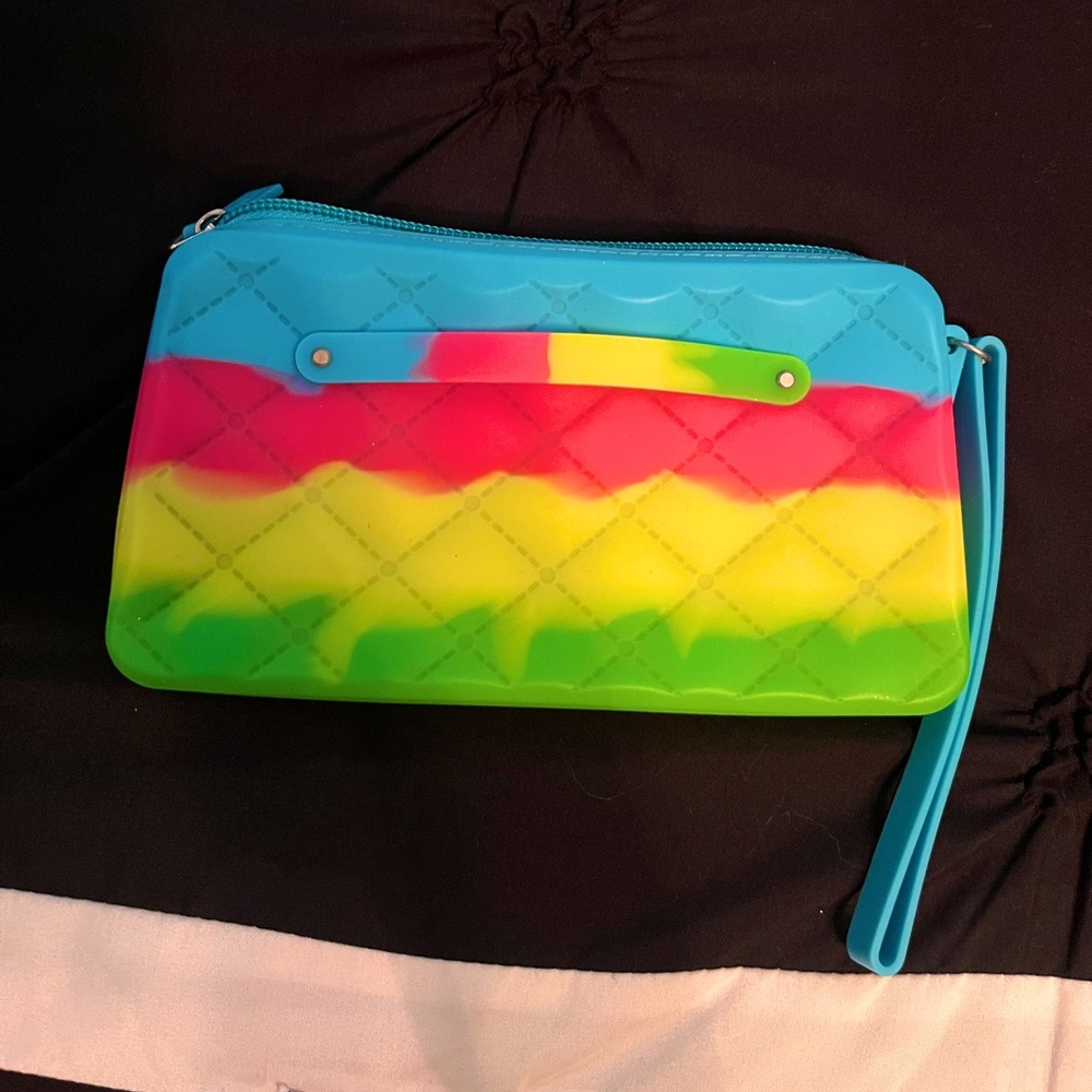 Colorful rubber money pouch